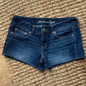 American Eagle- stretch shorts! Size 6, dark wash